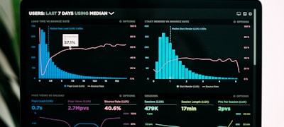 数据可视化仪表盘，显示球队胜率、球员跑动距离等图表