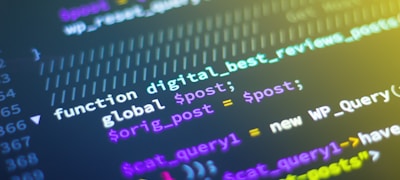 球员历史数据对比分析图表，柱状图与折线图结合